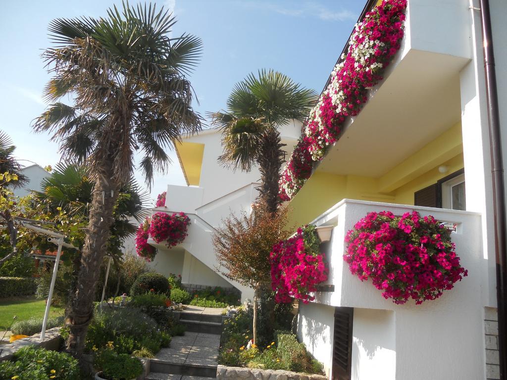 Apartments Mihalic Baška Екстериор снимка
