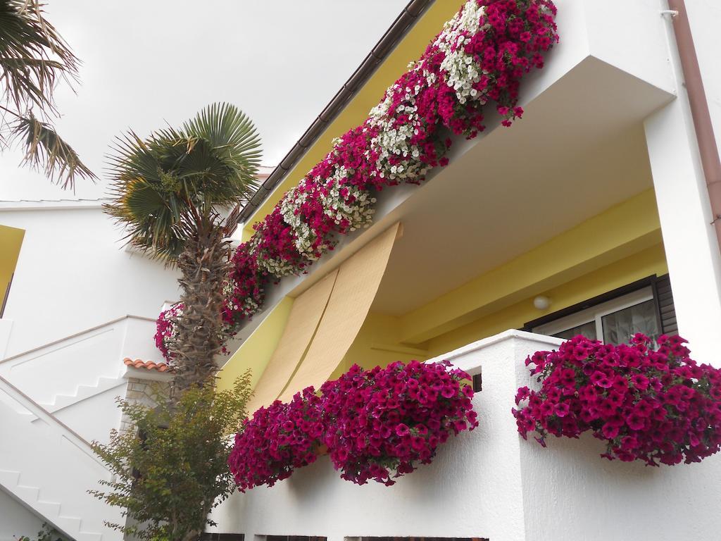 Apartments Mihalic Baška Екстериор снимка