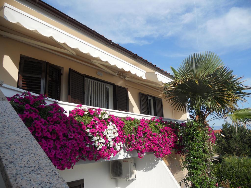 Apartments Mihalic Baška Екстериор снимка